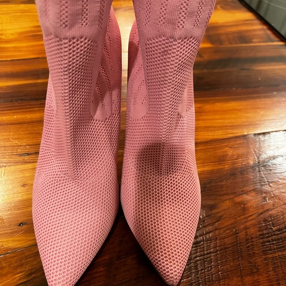 NWOB Steve Madden pink knit stiletto booties - Picture 7 of 8